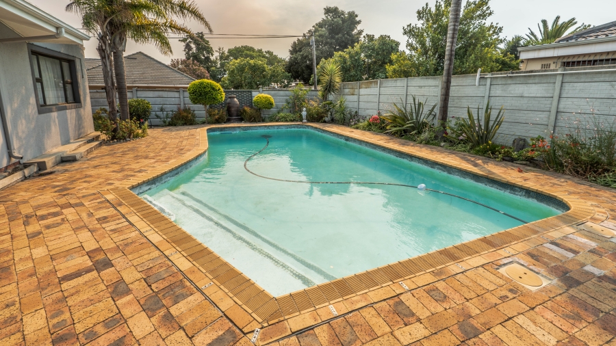 4 Bedroom Property for Sale in De La Haye Western Cape